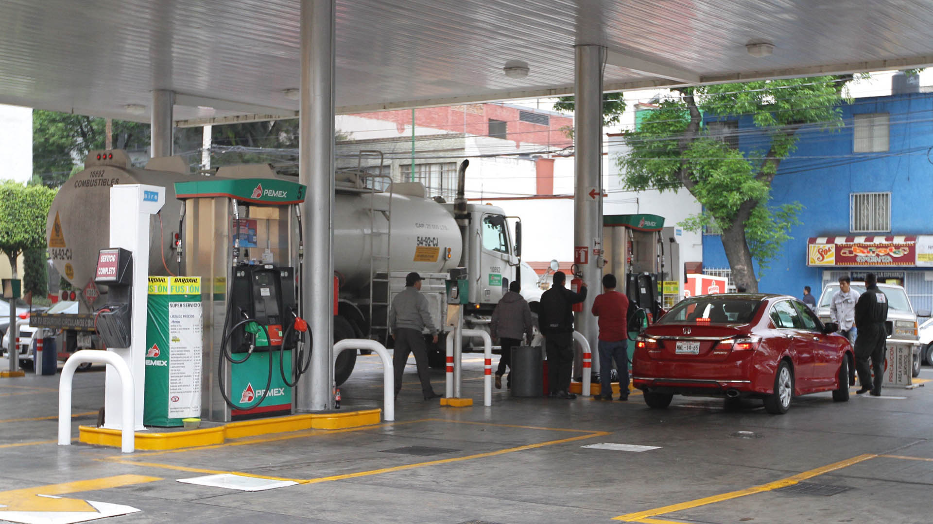 Disminuye tiempo de espera para cargar gasolina en la CDMX - gasolinera-5
