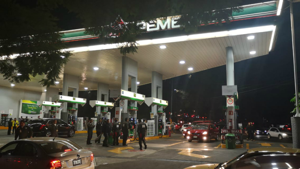 Gobierno capitalino exhorta a no hacer compras de pánico de combustible