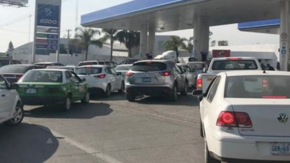 Desabasto de gasolina afecta regreso a clases en varios estados - gasolineras-guanajuato1