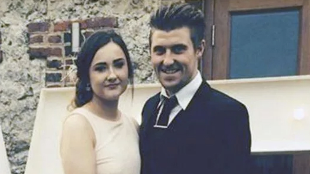 Vende consola de videojuegos de su novio en 75 pesos por infidelidad - georgia-jackson-y-josh-maddock