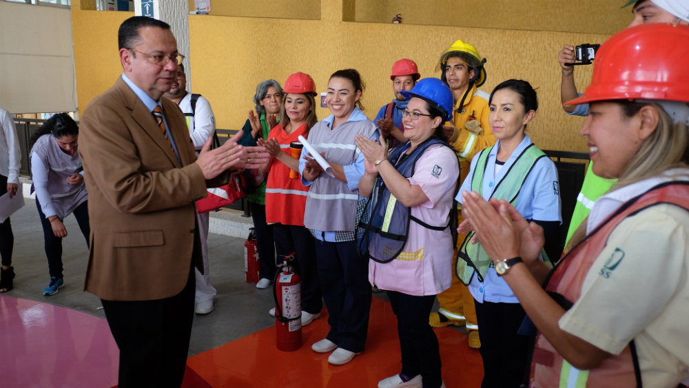 Premia IMSS a 2 mil 549 enfermeras y enfermeros - german-martinez-imss