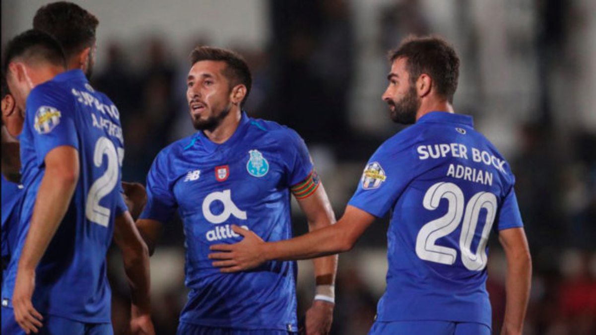 Héctor Herrera anota en la Copa de Portugal