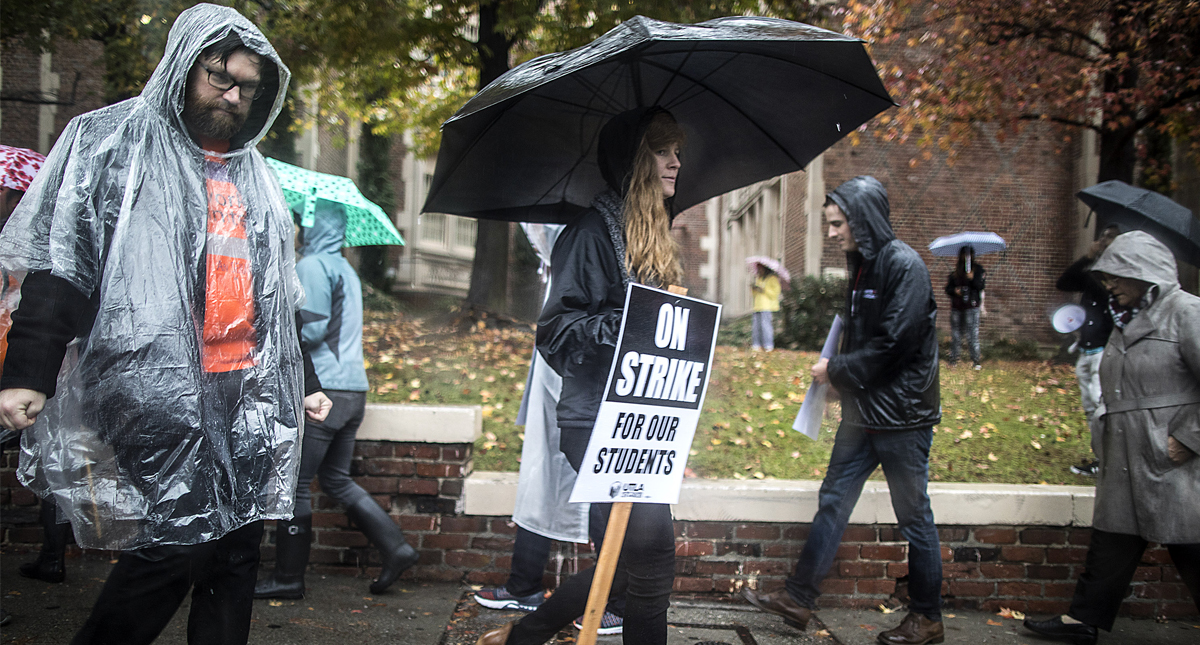 Maestros de Los Ángeles entran en huelga por primera vez en 30 años