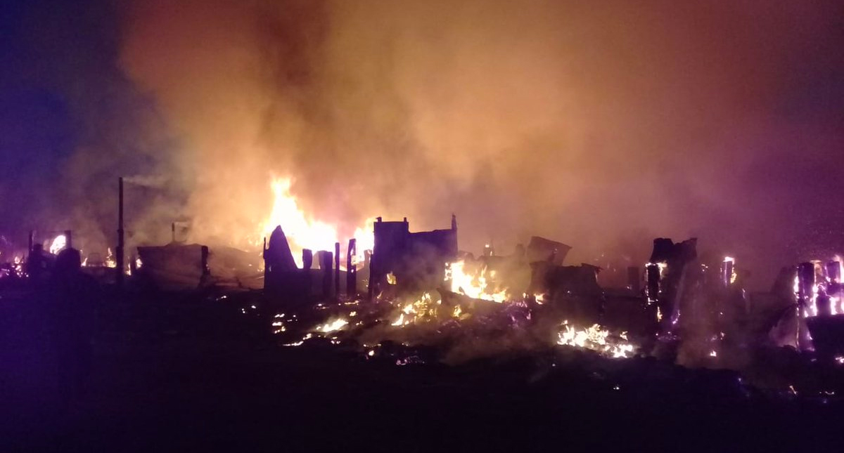 Incendio en tiradero del Bordo de Xochiaca deja al menos dos muertos