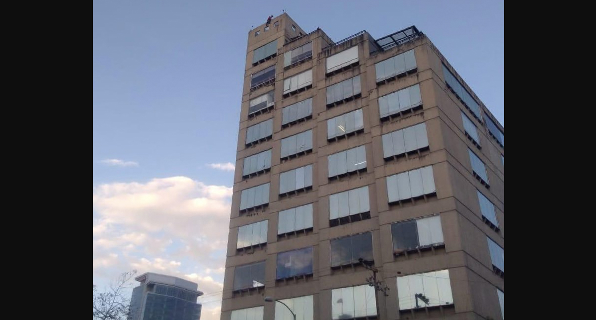 Frustran intento de suicidio en Avenida Revolución