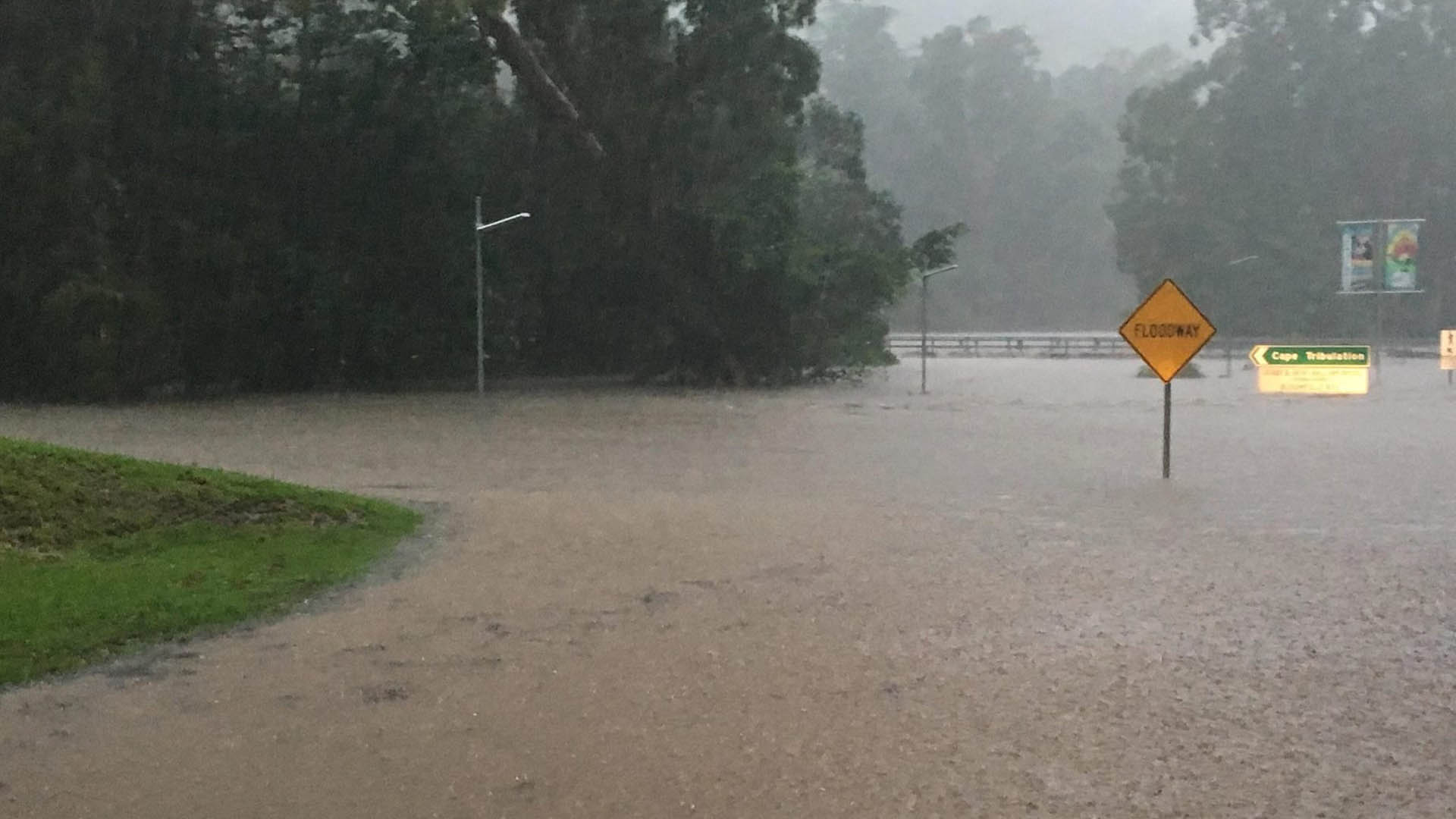 Inundaciones aislan parte de Queensland, Australia