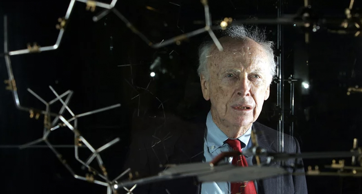 Retiran títulos honorarios a ganador del Nobel por comentarios racistas