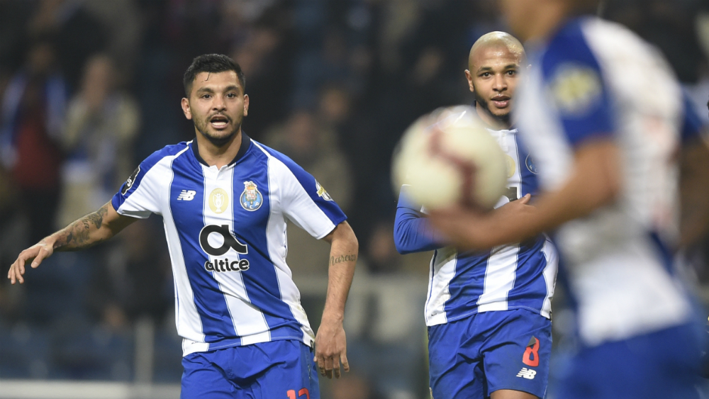 ‘Tecatito’ Corona concreta dos asistencias en triunfo del Porto