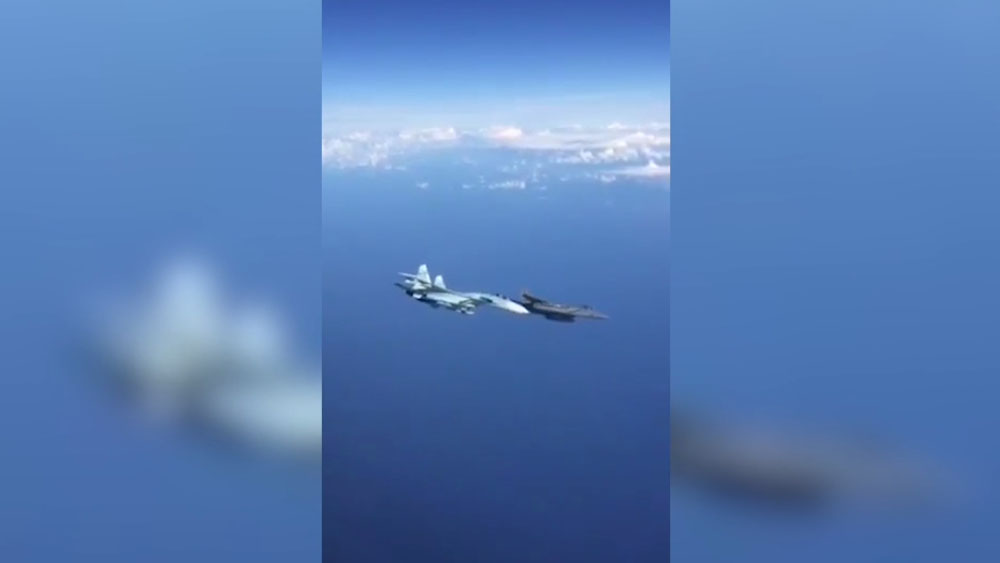 #Video Avión ruso se cruza en ruta de vuelo de aeronave de EE.UU.