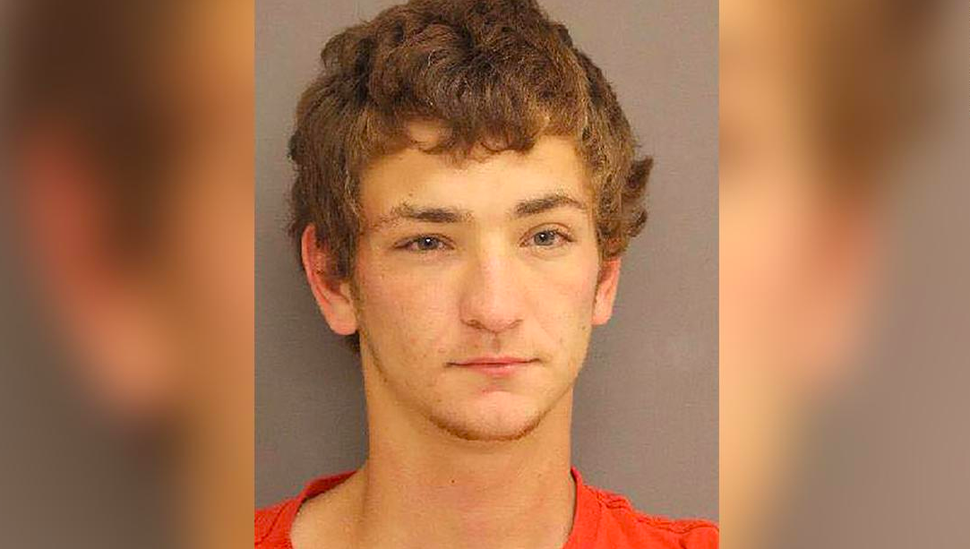 Detienen a joven por asesinar a su novia y sus padres en Luisiana