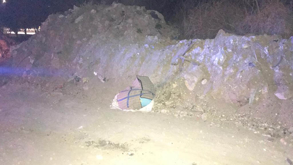 Tiran cadáver de mujer dentro de maleta en Neza