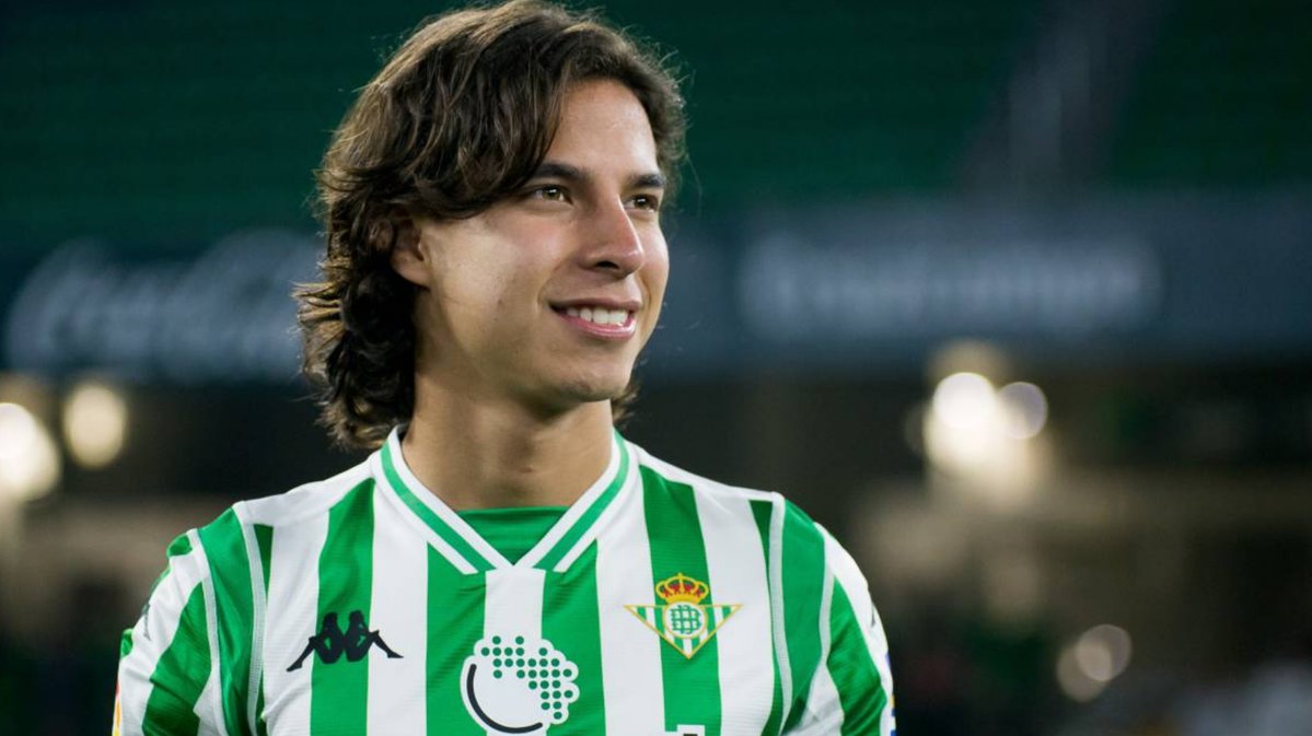 Diego Lainez debuta en triunfo liguero del Betis