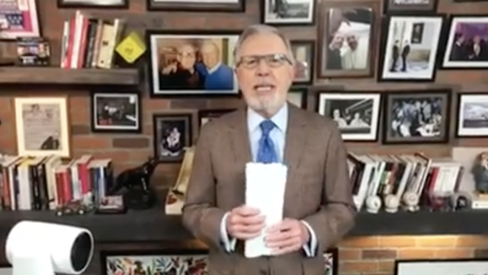 ¡Las Noticias! Maduro rompe relaciones con EE.UU.