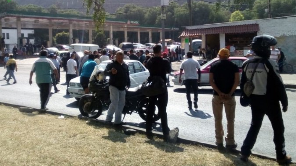 Manifestantes cierran lateral de Calzada Zaragoza