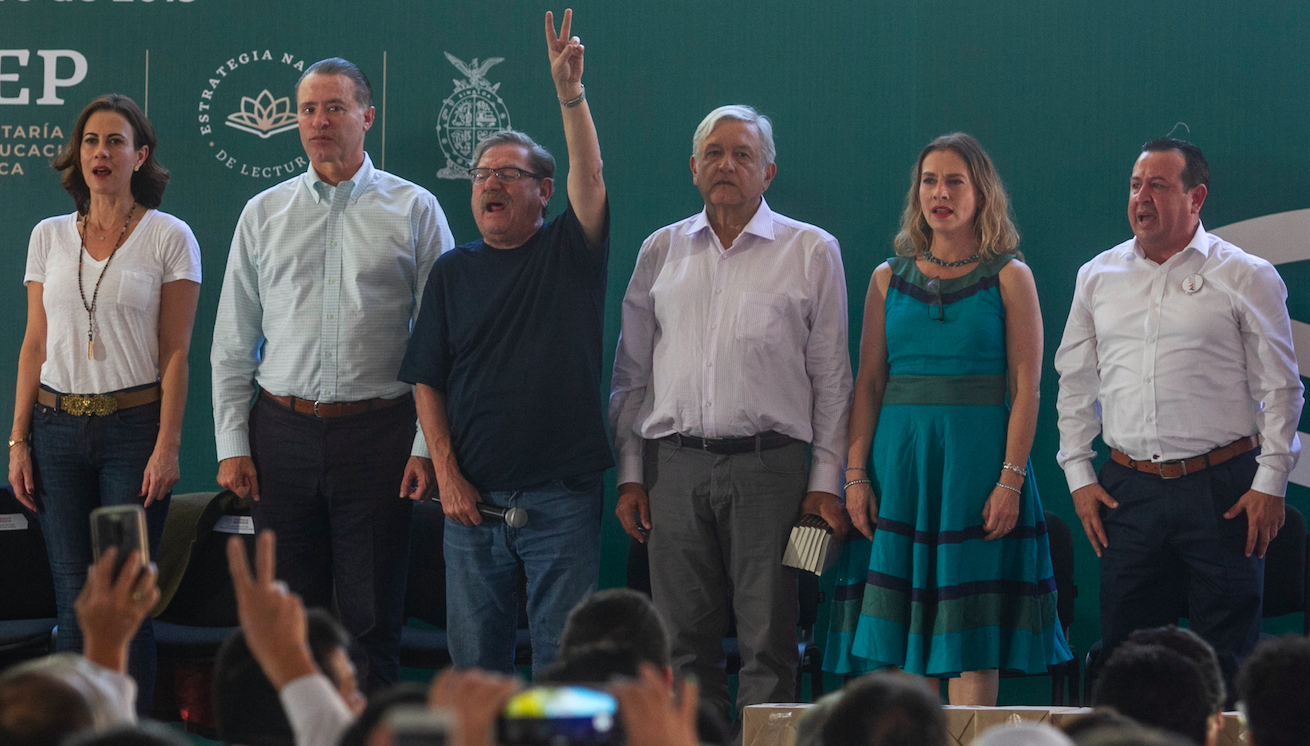 López Obrador pide fortalecer los valores a través de la lectura