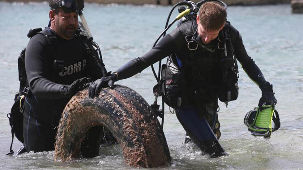 Por cada tres toneladas de peces habrá una de plástico en océanos