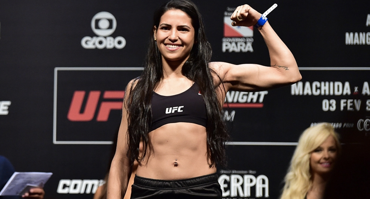 Peleadora somete a ladrón que intentó asaltarla con pistola de cartón