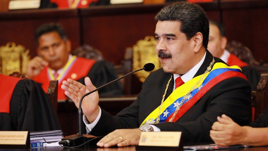 Maduro pide al papa Francisco ayudar al diálogo en Venezuela