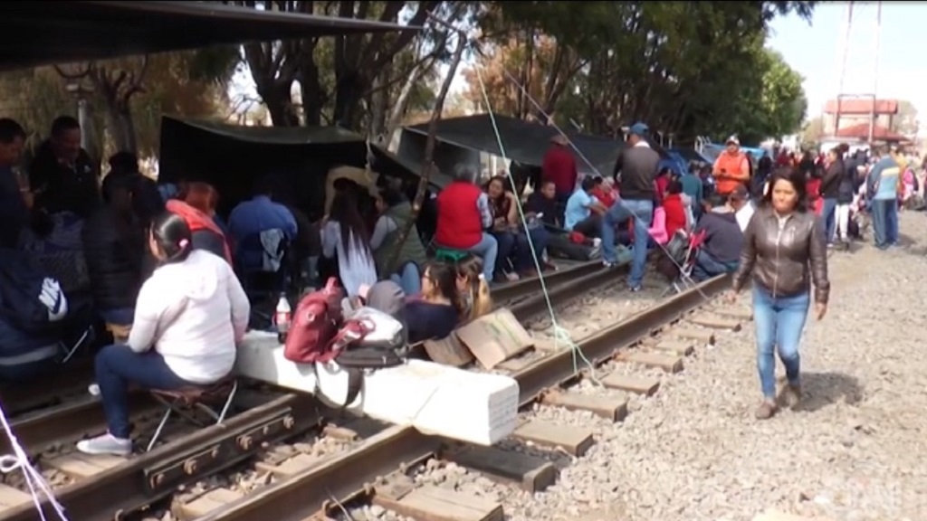 CNTE inicia liberación de vías ferroviarias en Michoacán