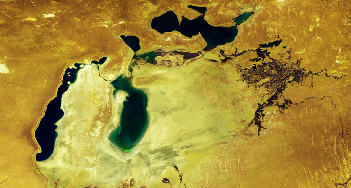 Satélite retrata la conversión en dos lagos del mar de Aral