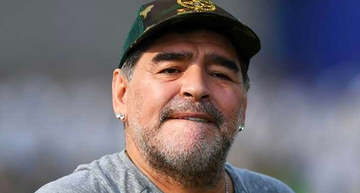 Maradona regresa tras operación y espera a Dorados en el AICM