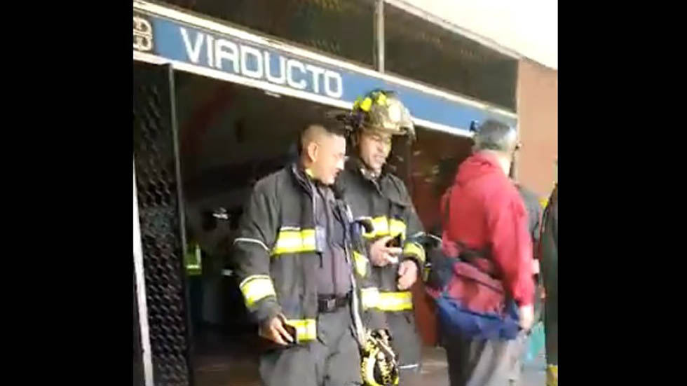 Hombre muere arrollado por convoy del Metro en L2 Hombre muere arrollado por convoy del Metro en L2