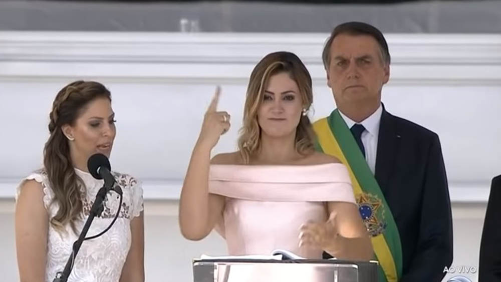 #Video Primera dama de Brasil da discurso en lenguaje de señas