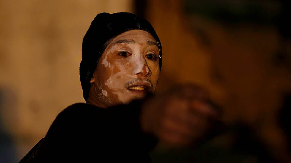 SRE pide a EE.UU. indagar uso de gas lacrimógeno contra indocumentados - migrante-afectado-por-gas-lacrimogeno