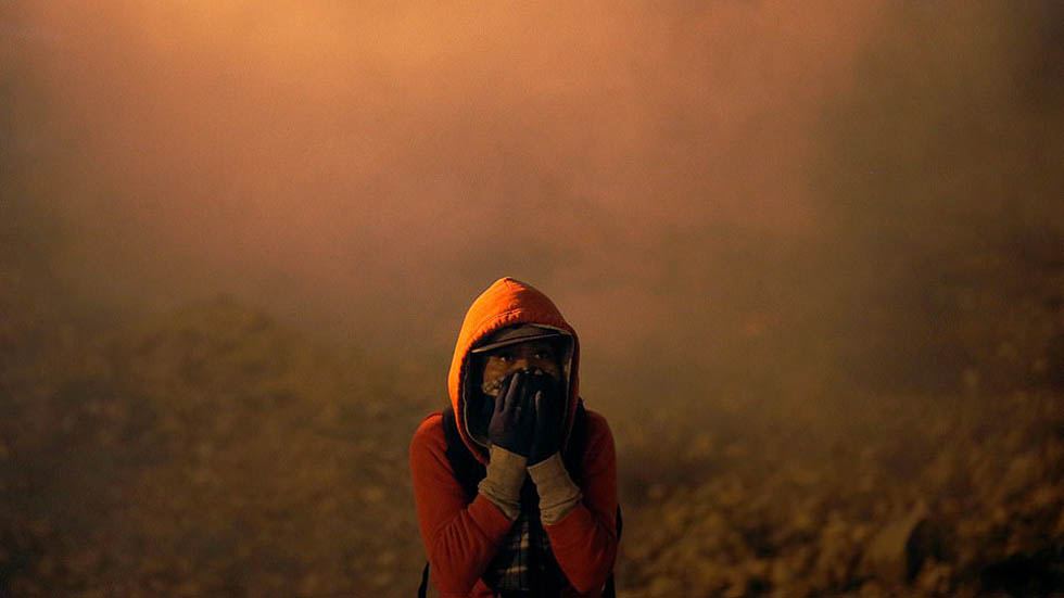 Frenan con gas lacrimógeno cruce de ilegales a San Diego desde Tijuana