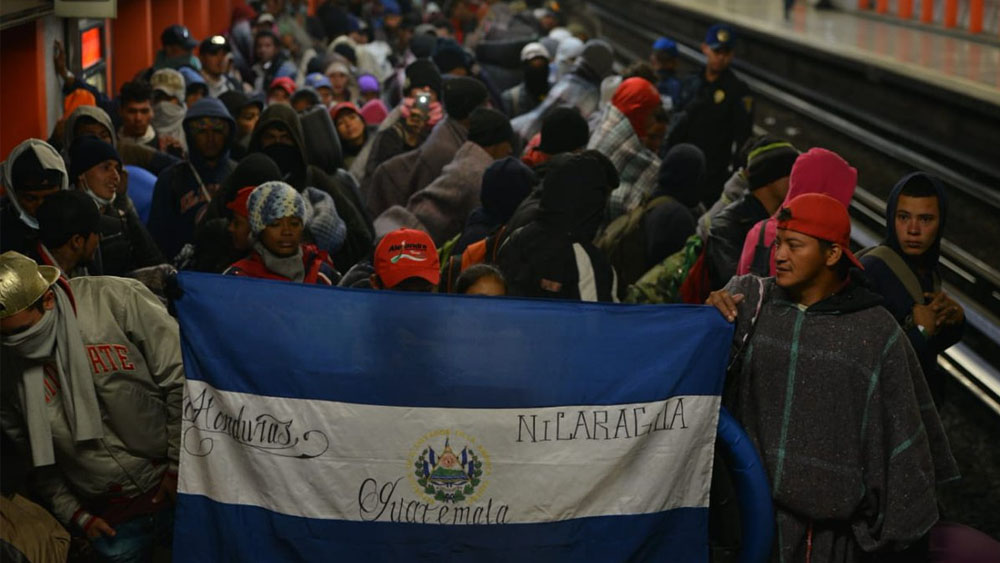 Migrantes dejan la Ciudad de México y se dirigen a Tijuana