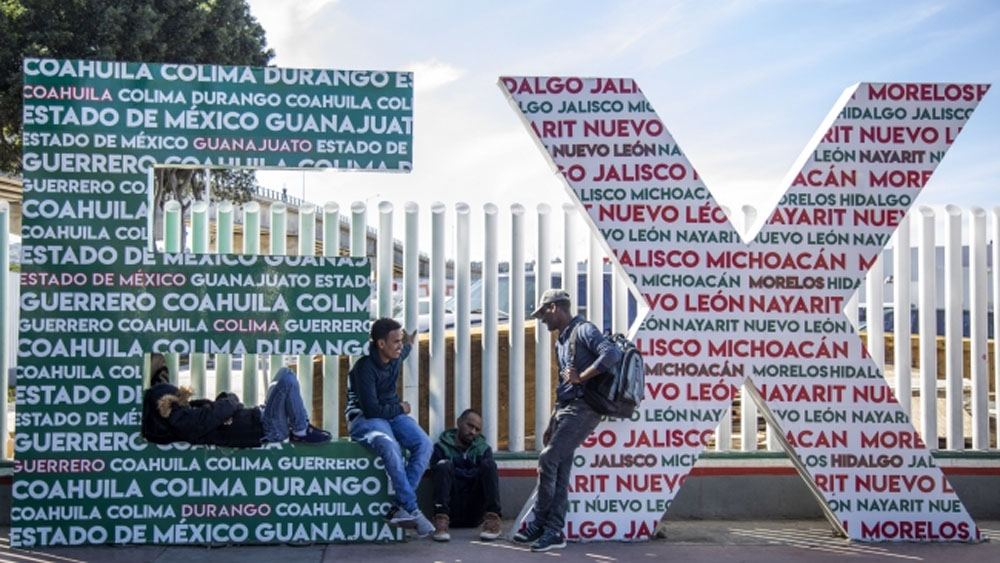 INM emite 11 mil 366 tarjetas de visitante a migrantes