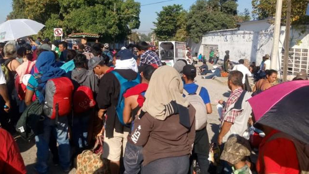 Caravana migrante deja Oaxaca y se dirige a Veracruz