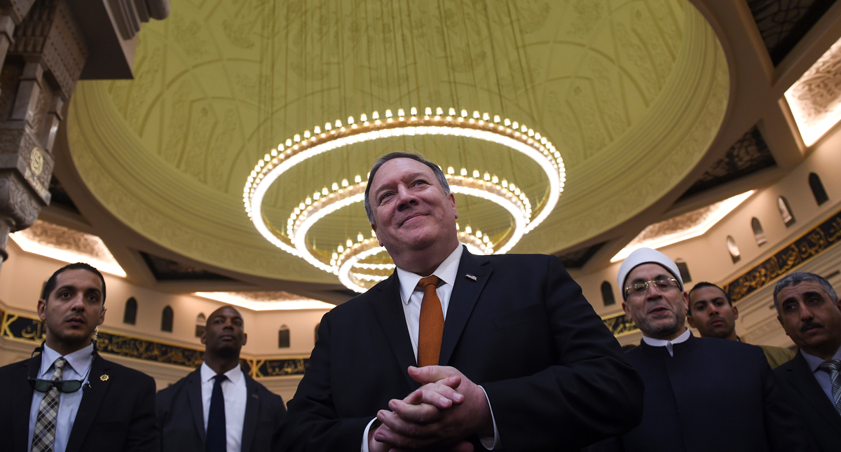 Mike Pompeo elogia libertad de religión en visita a mezquita en El Cairo Mike Pompeo elogia libertad de religión en visita a mezquita en El Cairo