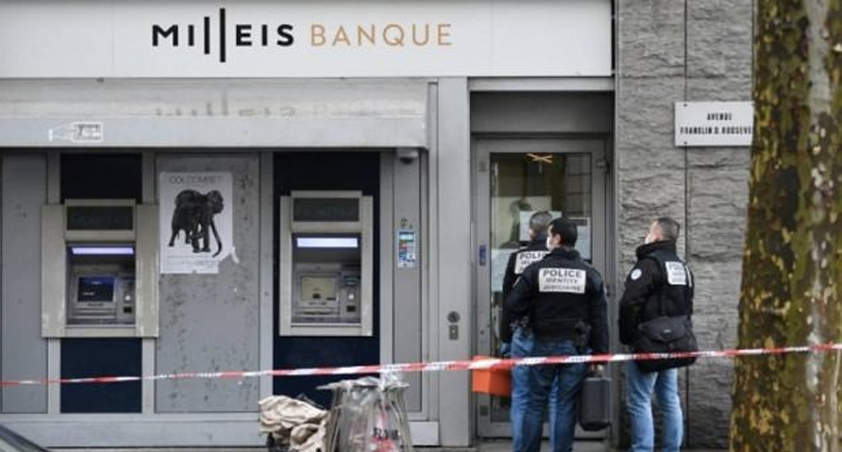 Roban banco en Campos Elíseos en París - milleis-banque