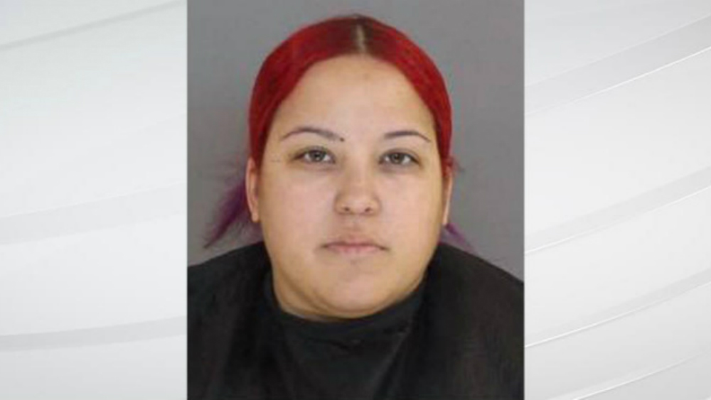 #Video Mujer avienta agua a su bebé “en venganza” por llorar en las noches