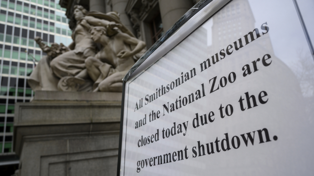 Cierre del gobierno de EE.UU. afecta a funcionarios y presiona a políticos