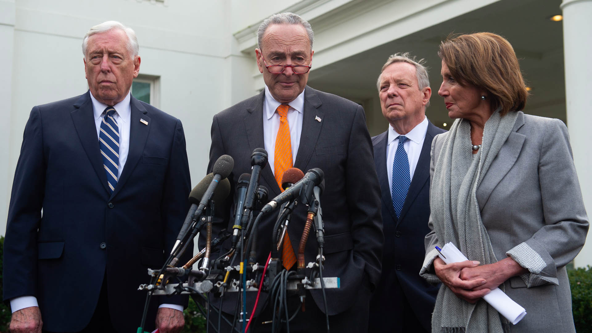 Trump se levantó y abandonó la reunión: demócratas