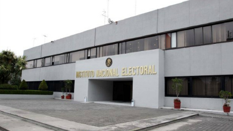 Diputados aprueban dictamen sobre recorte presupuestal al INE Diputados aprueban dictamen sobre recorte presupuestal al INE
