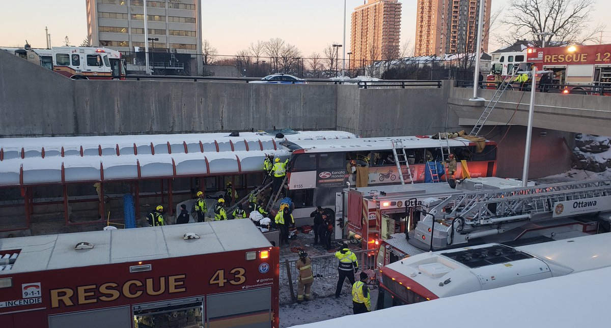 Al menos tres muertos por choque de autobús en Ottawa