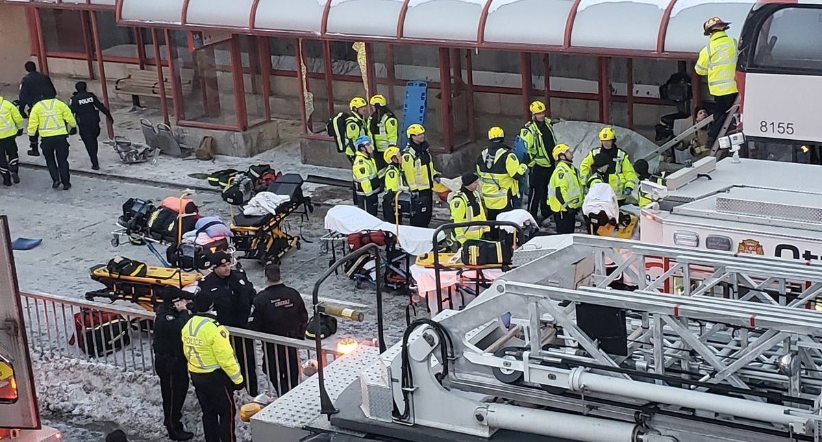 Al menos tres muertos por choque de autobús en Ottawa - ottawa-2