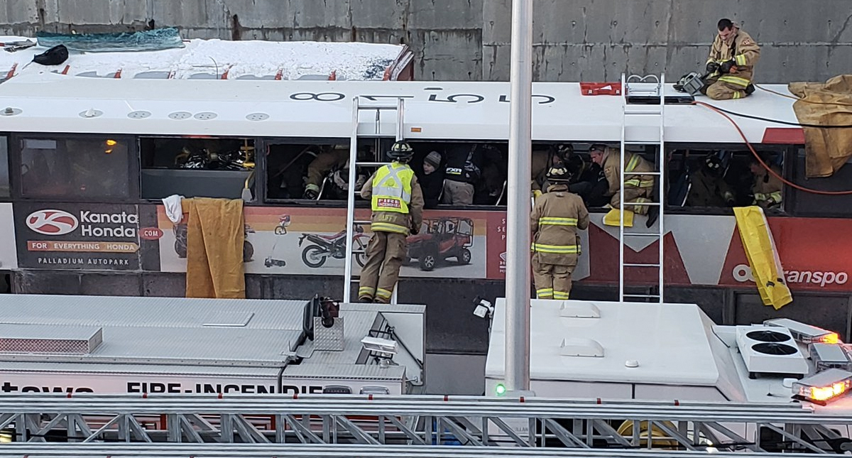 Al menos tres muertos por choque de autobús en Ottawa - ottawa1