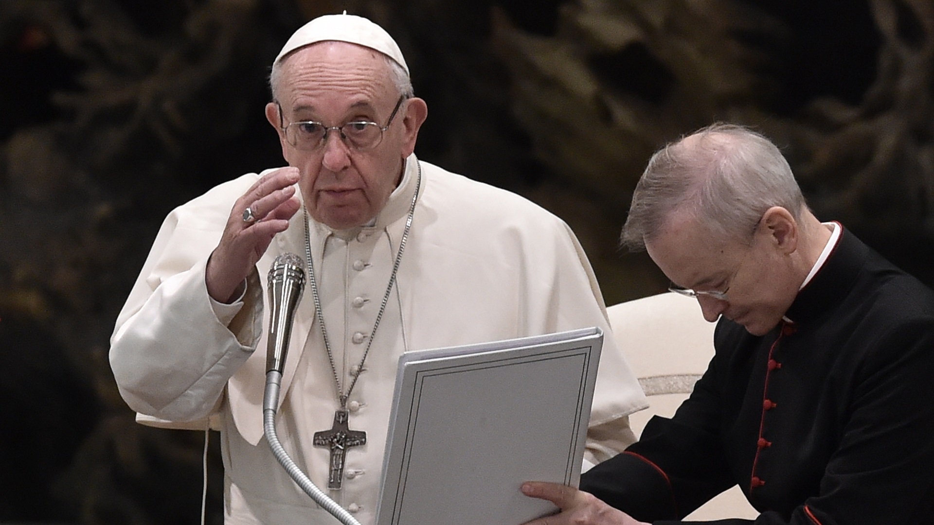 Papa Francisco aprueba extirpación del útero si embarazo no es viable