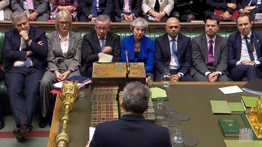 Gobierno de Theresa May sobrevive a moción de censura