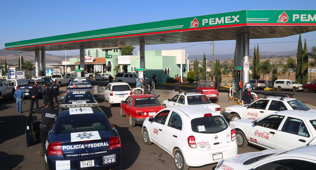 Al menos 400 patrullas detenidas en Michoacán por falta de gasolina