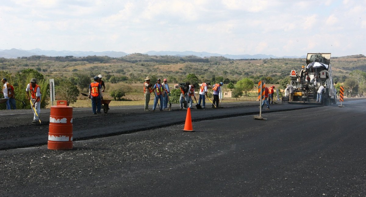 Gobierno Federal anuncia cinco mil 531 kilómetros de caminos