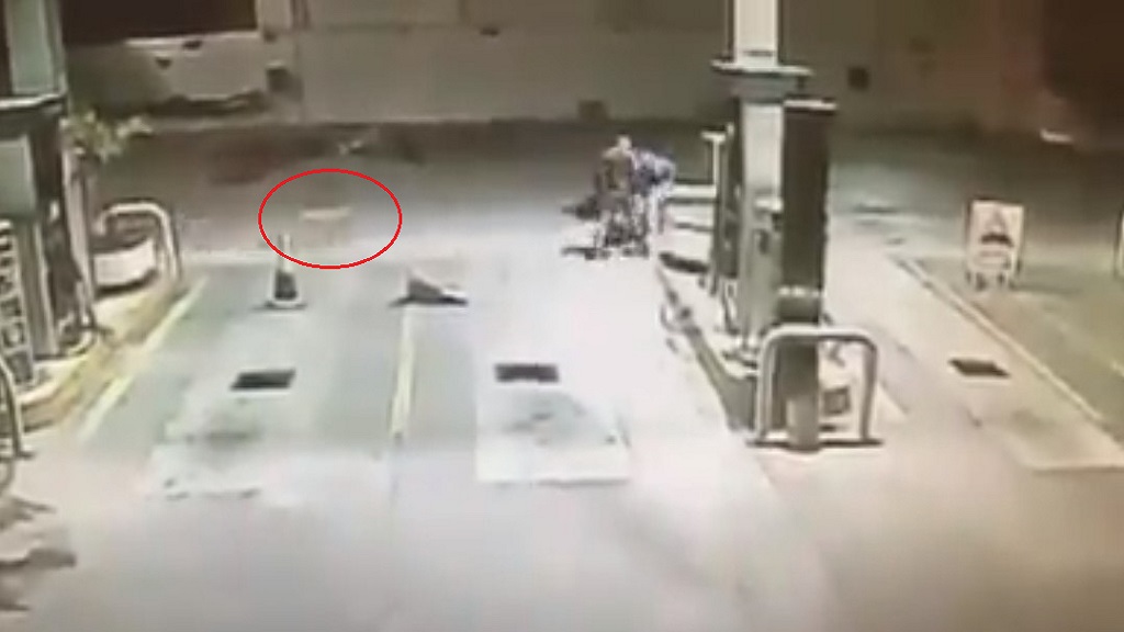 #Video Perro defiende a despachador de gasolinera en asalto