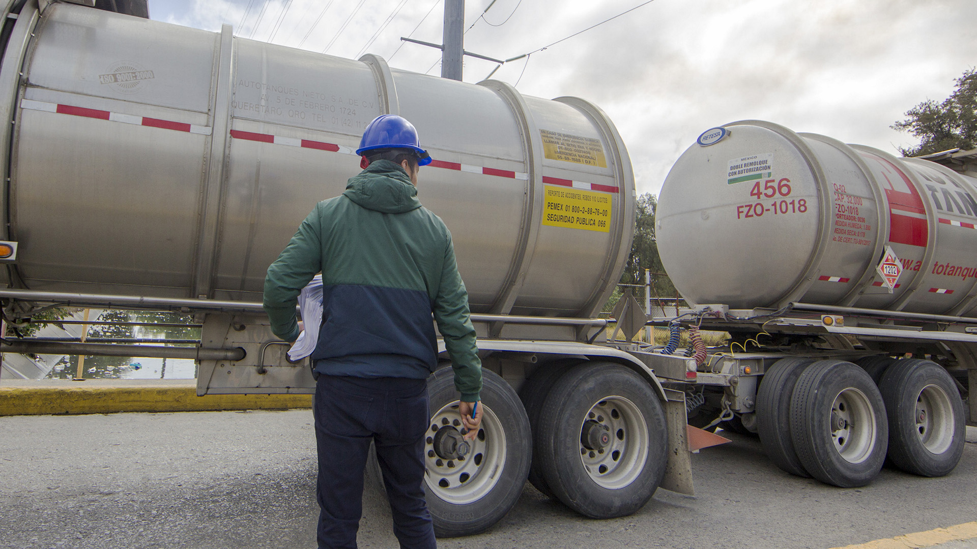 Gobierno adquirirá pipas para garantizar distribución de gasolina - pipas-de-combustible