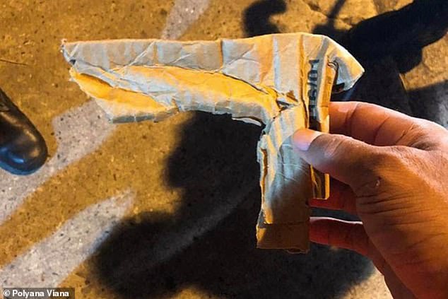 Peleadora somete a ladrón que intentó asaltarla con pistola de cartón - pistola-de-asaltante-de-luchadora-de-ufc