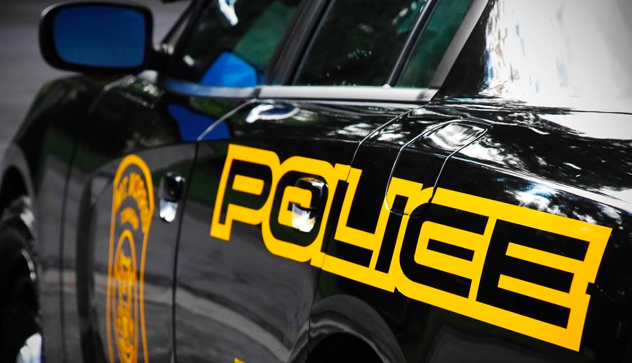 Rescatan a niña tras publicar fotos de su padre muerto en redes sociales