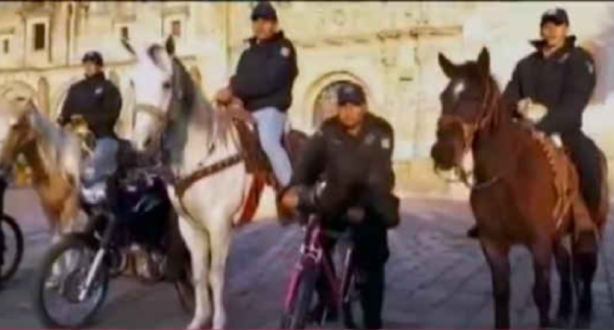Policías en Guanajuato patrullan a caballo por desabasto de gasolina